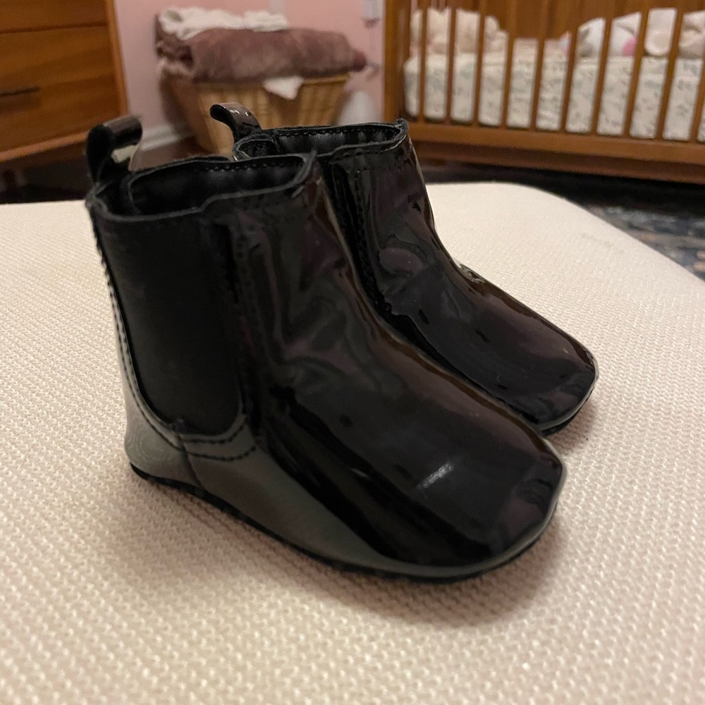 Gap Baby Booties Patent Black Boots. Size 3-6 Months. Velcro Back Opening
